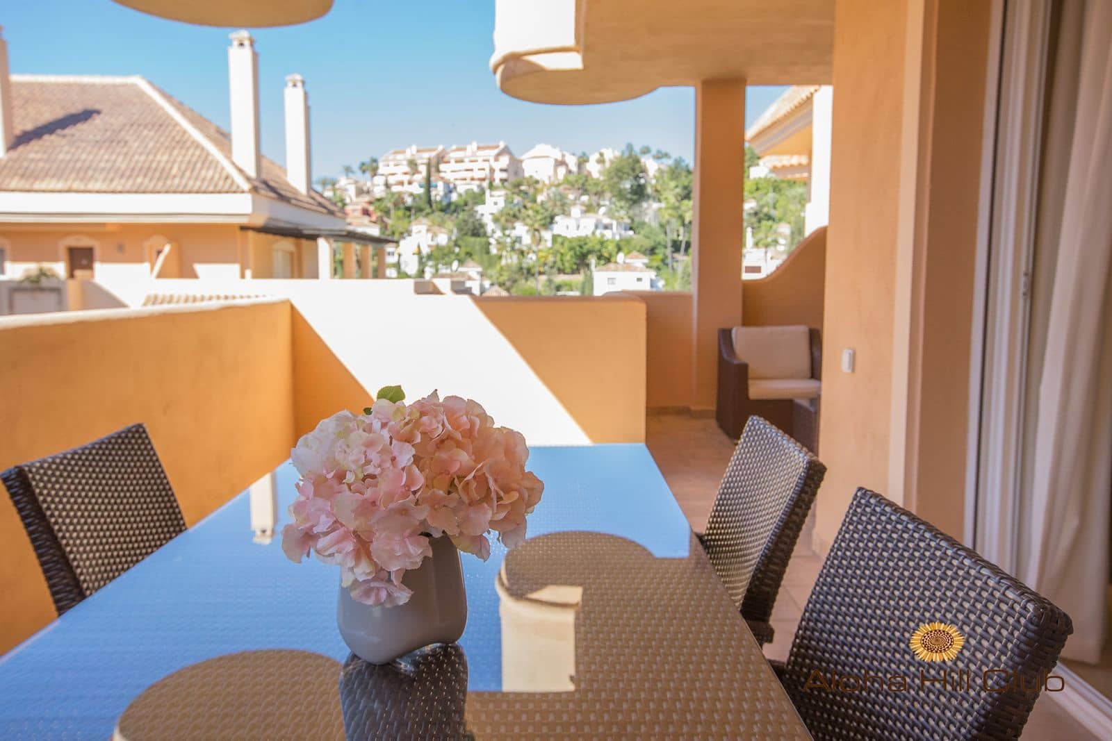 2 bedroom Apartment for sale in Nueva Andalucia - € 495,000 (Ref: 9738707)