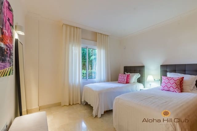 2 quarto Apartamento para venda em Nueva Andalucia, Marbella - 495 000 € (Ref: 9738707)