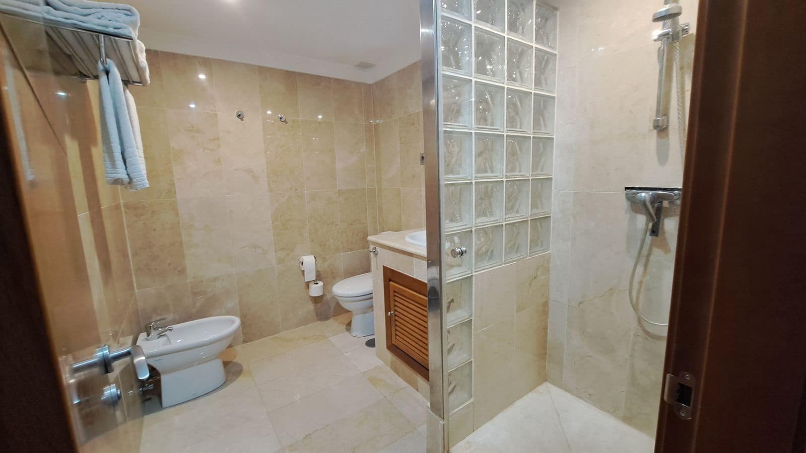 2 bedroom Apartment for sale in Nueva Andalucia - € 495,000 (Ref: 9738707)