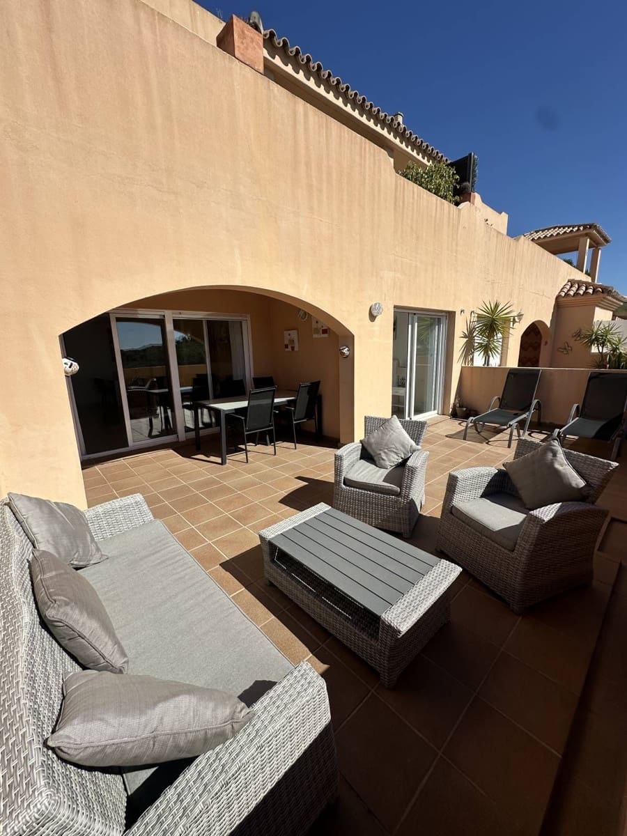 2 bedroom Apartment for sale in Calahonda - € 349,000 (Ref: 9738710)