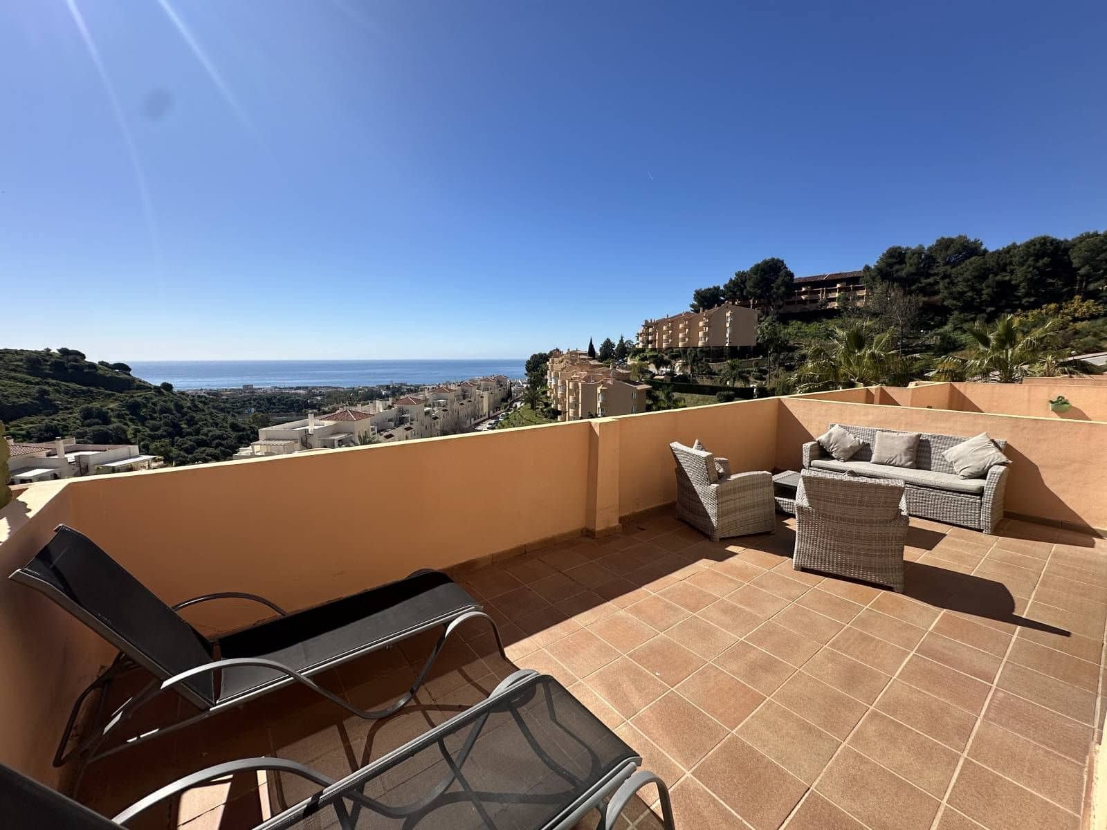 2 bedroom Apartment for sale in Calahonda - € 349,000 (Ref: 9738710)