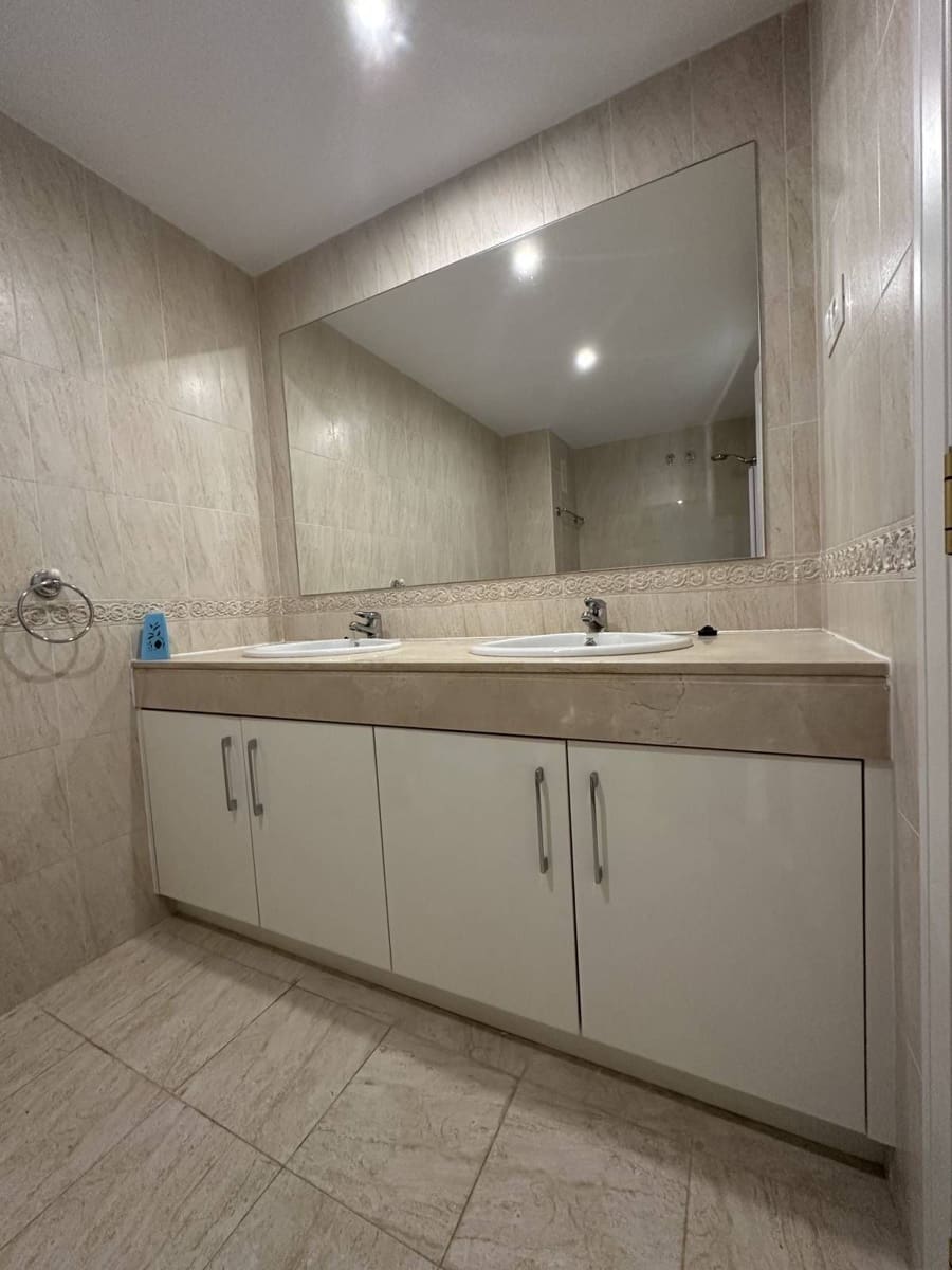 2 bedroom Apartment for sale in Calahonda - € 349,000 (Ref: 9738710)