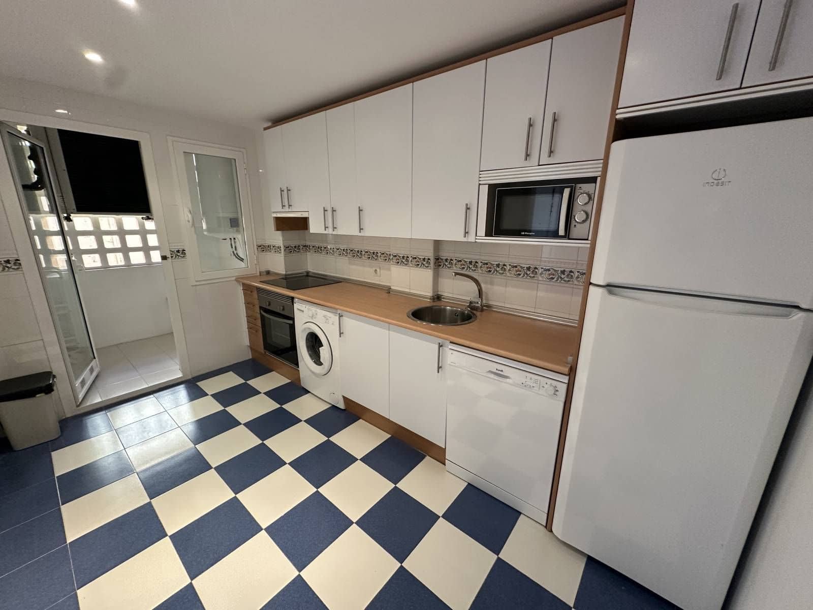 2 bedroom Apartment for sale in Calahonda - € 349,000 (Ref: 9738710)