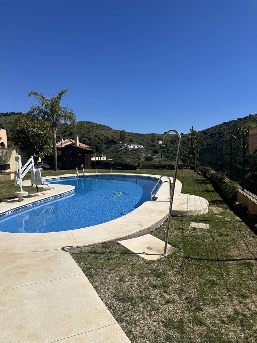2 bedroom Apartment for sale in Calahonda - € 349,000 (Ref: 9738710)