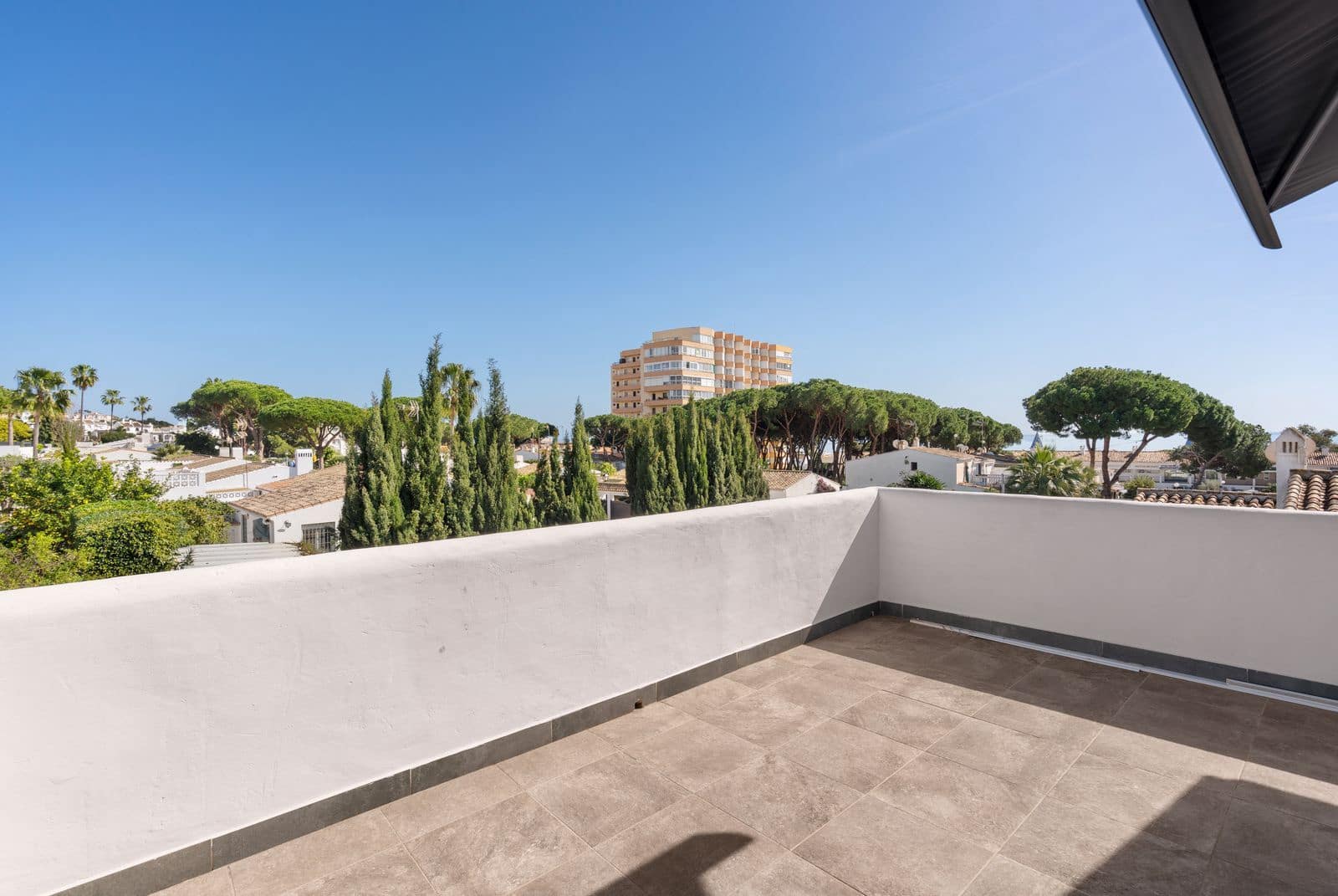 4 makuuhuone Paritalo myytävänä paikassa Calahonda - 850 000 € (Ref: 9738715)