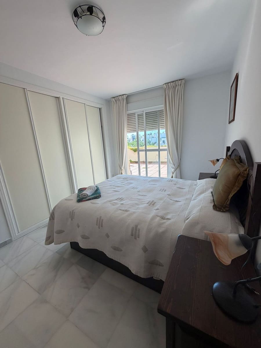 Ático de 2 habitaciones en Puerto Banus en venta - 500.000 € (Ref: 9738716)