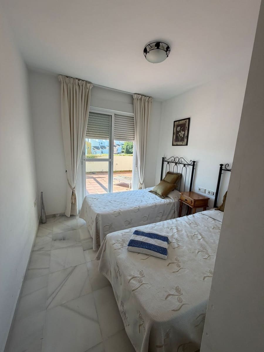 Ático de 2 habitaciones en Puerto Banus en venta - 500.000 € (Ref: 9738716)