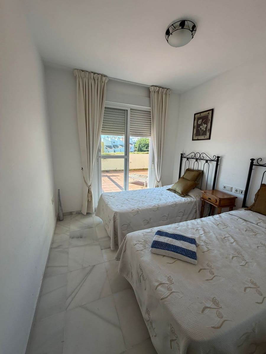 Ático de 2 habitaciones en Puerto Banus en venta - 500.000 € (Ref: 9738716)