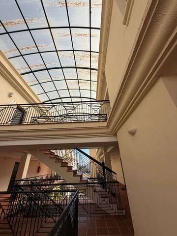 Ático de 2 habitaciones en Puerto Banus, Marbella en venta - 500.000 € (Ref: 9738716)