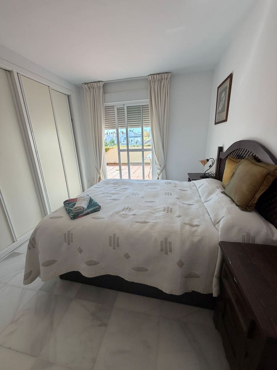 Ático de 2 habitaciones en Puerto Banus en venta - 500.000 € (Ref: 9738716)