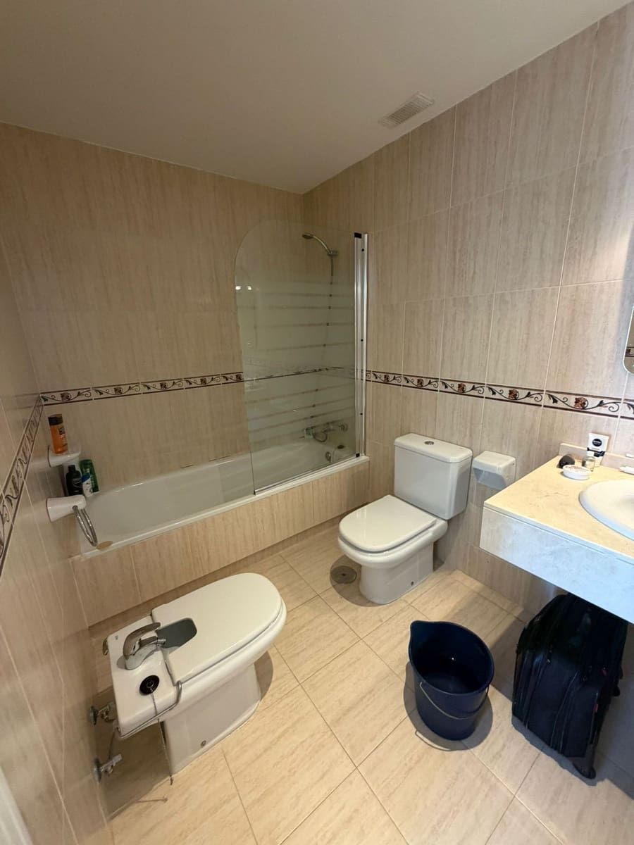 Ático de 2 habitaciones en Puerto Banus en venta - 500.000 € (Ref: 9738716)