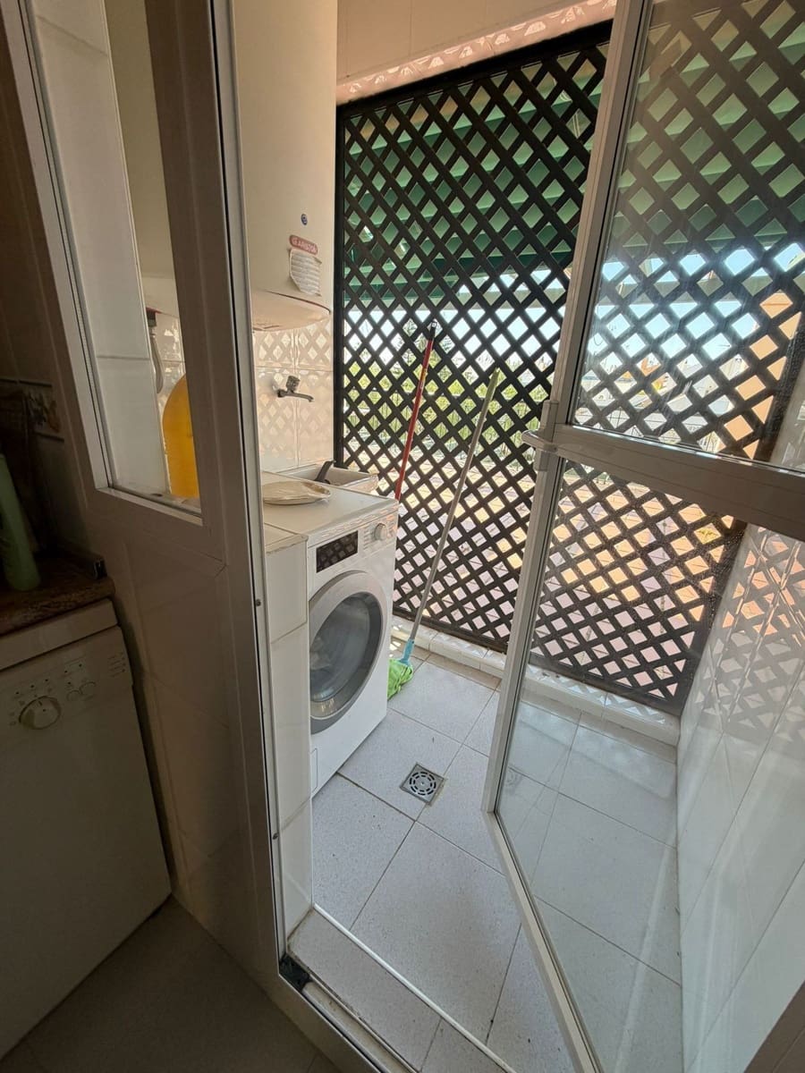 Ático de 2 habitaciones en Puerto Banus en venta - 500.000 € (Ref: 9738716)