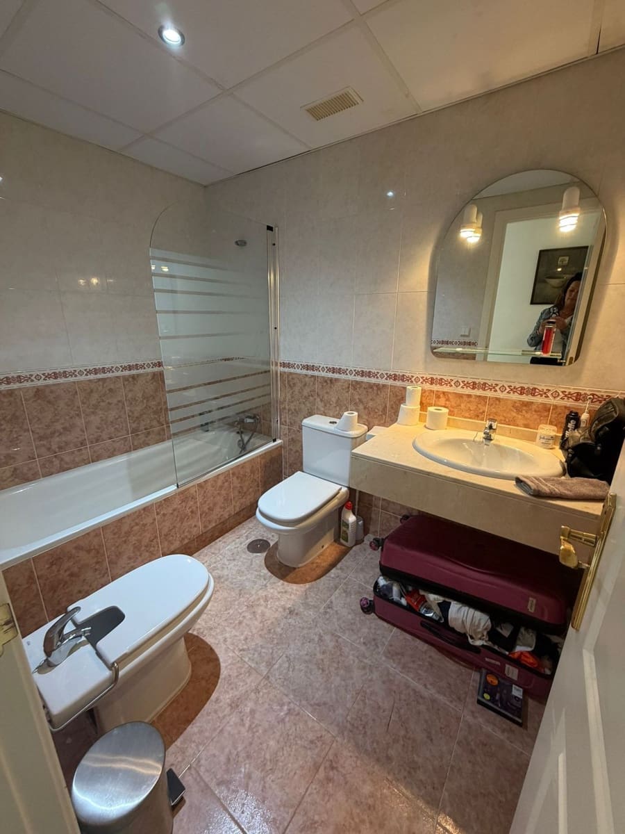 Ático de 2 habitaciones en Puerto Banus en venta - 500.000 € (Ref: 9738716)