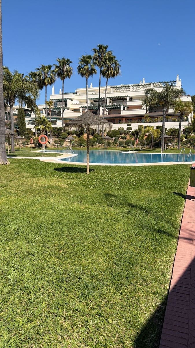 Ático de 2 habitaciones en Puerto Banus en venta - 500.000 € (Ref: 9738716)