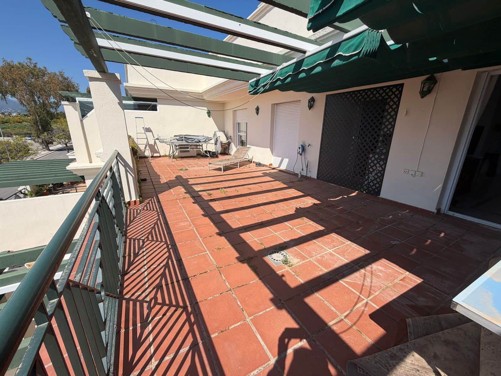 Ático de 2 habitaciones en Puerto Banus en venta - 500.000 € (Ref: 9738716)