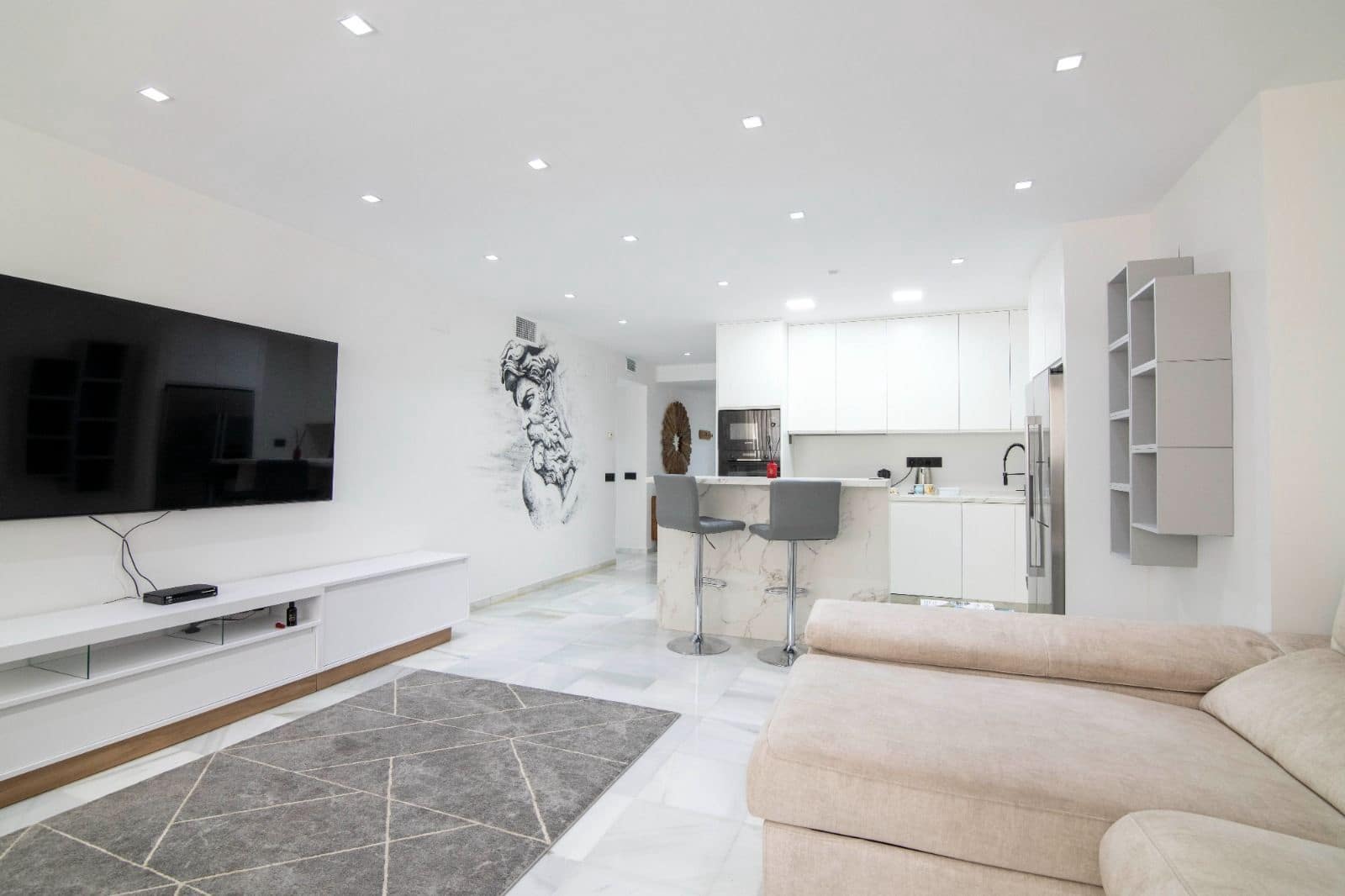 3 bedroom Apartment for sale in Puerto Banus - € 990,000 (Ref: 9738720)