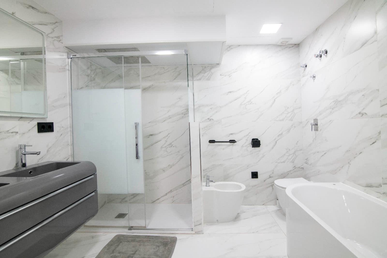 3 bedroom Apartment for sale in Puerto Banus - € 990,000 (Ref: 9738720)