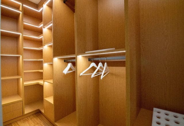 3 sypialnia Apartament na sprzedaż w Puerto Banus, Marbella - 990 000 € (Ref: 9738720)