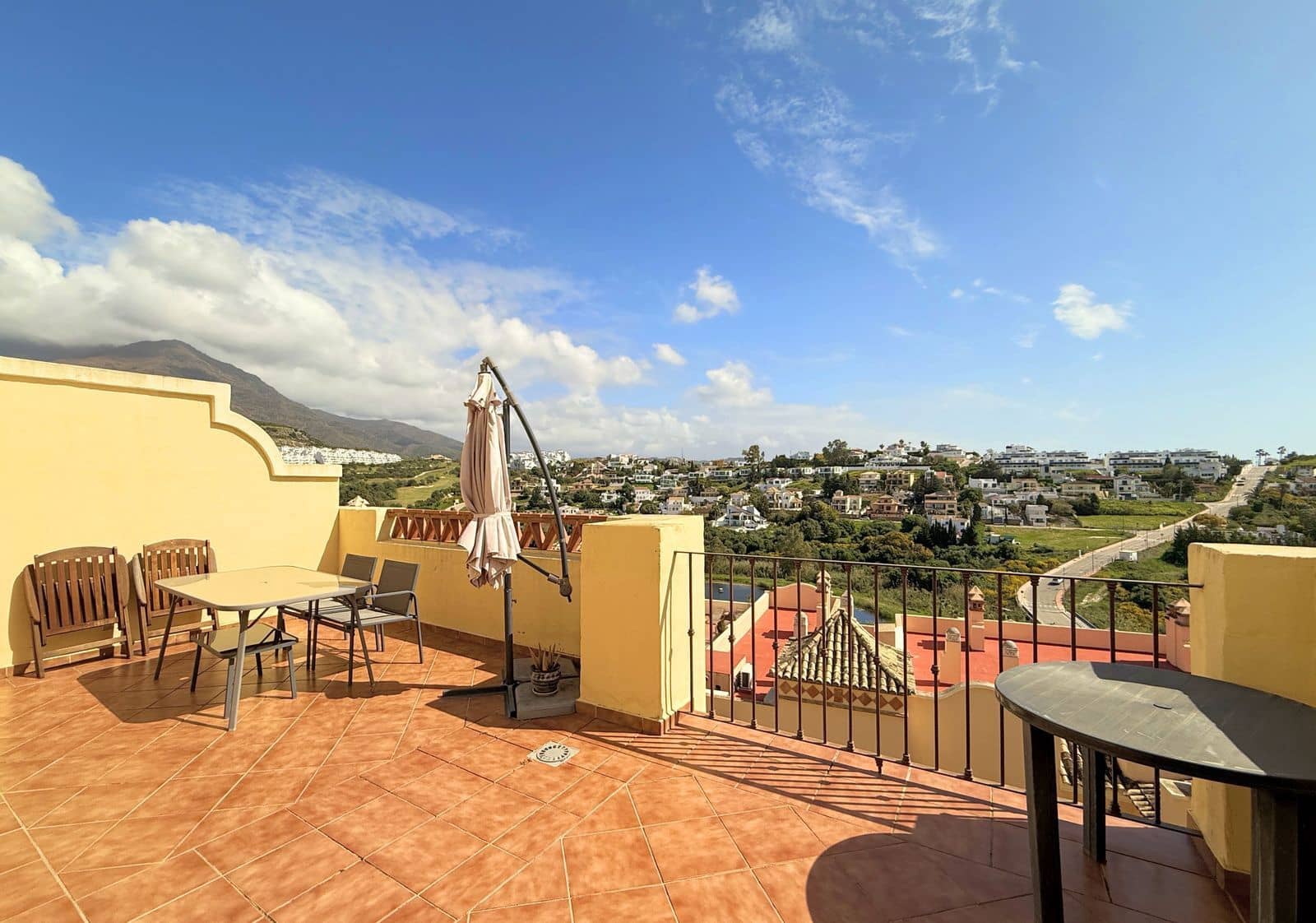 2 quarto Penthouse para venda em Estepona - 359 000 € (Ref: 9738723)