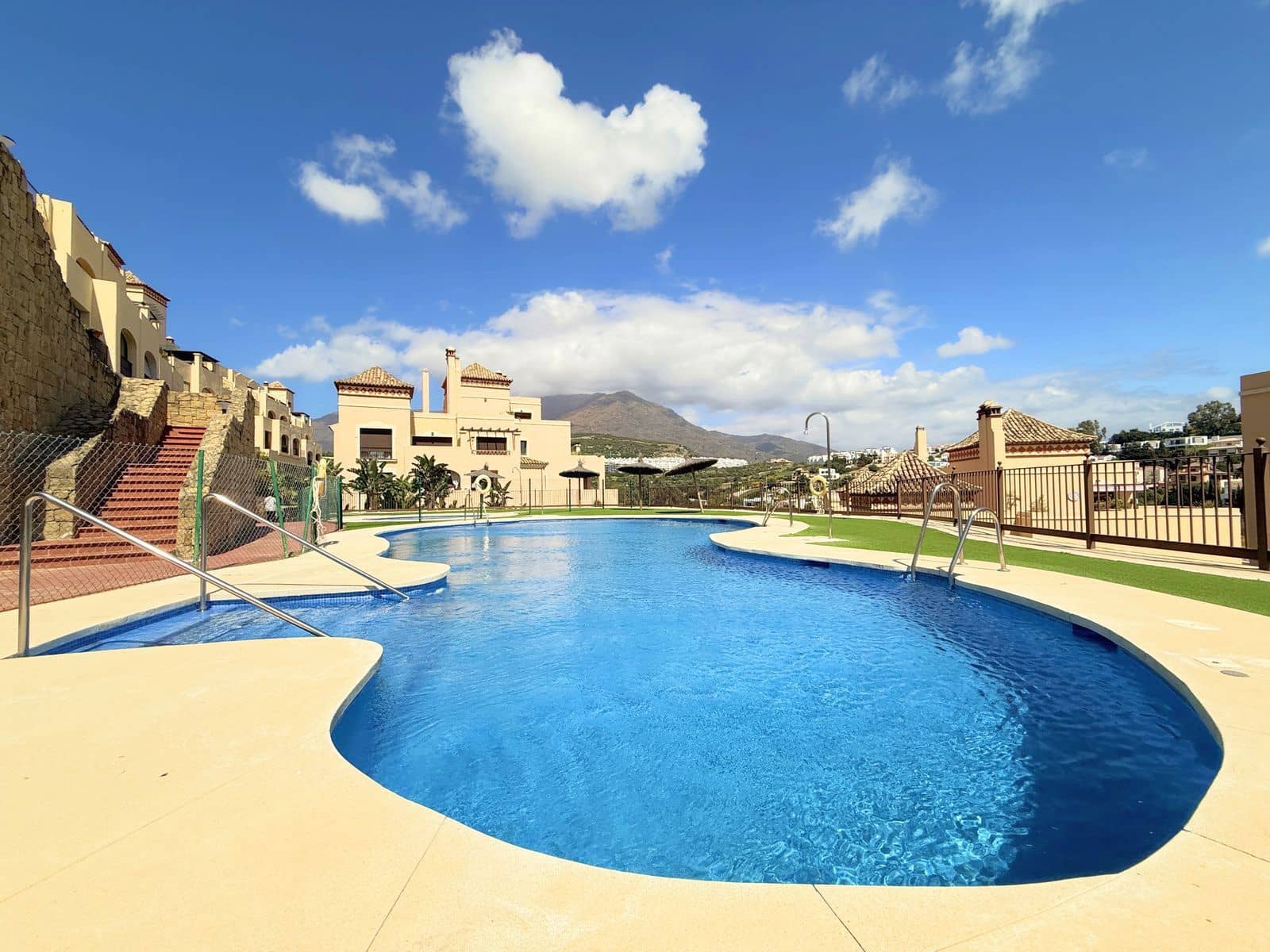 2 quarto Penthouse para venda em Estepona - 359 000 € (Ref: 9738723)