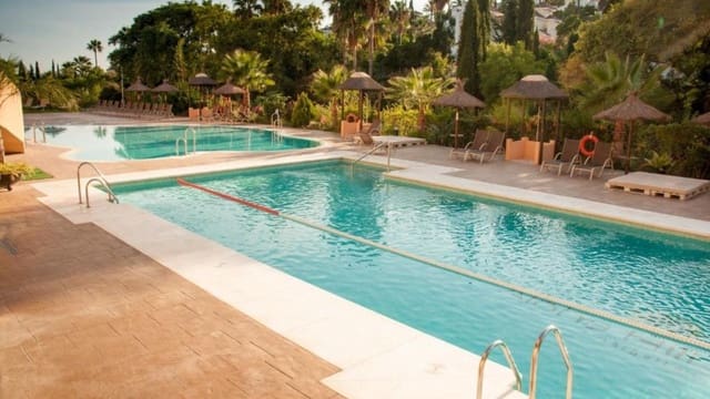 2 quarto Apartamento para venda em Aloha Golf, Marbella - 640 000 € (Ref: 9738726)