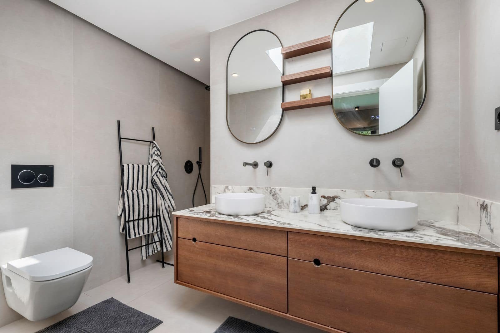 Ático de 2 habitaciones en La Quinta en venta - 769.000 € (Ref: 9738727)