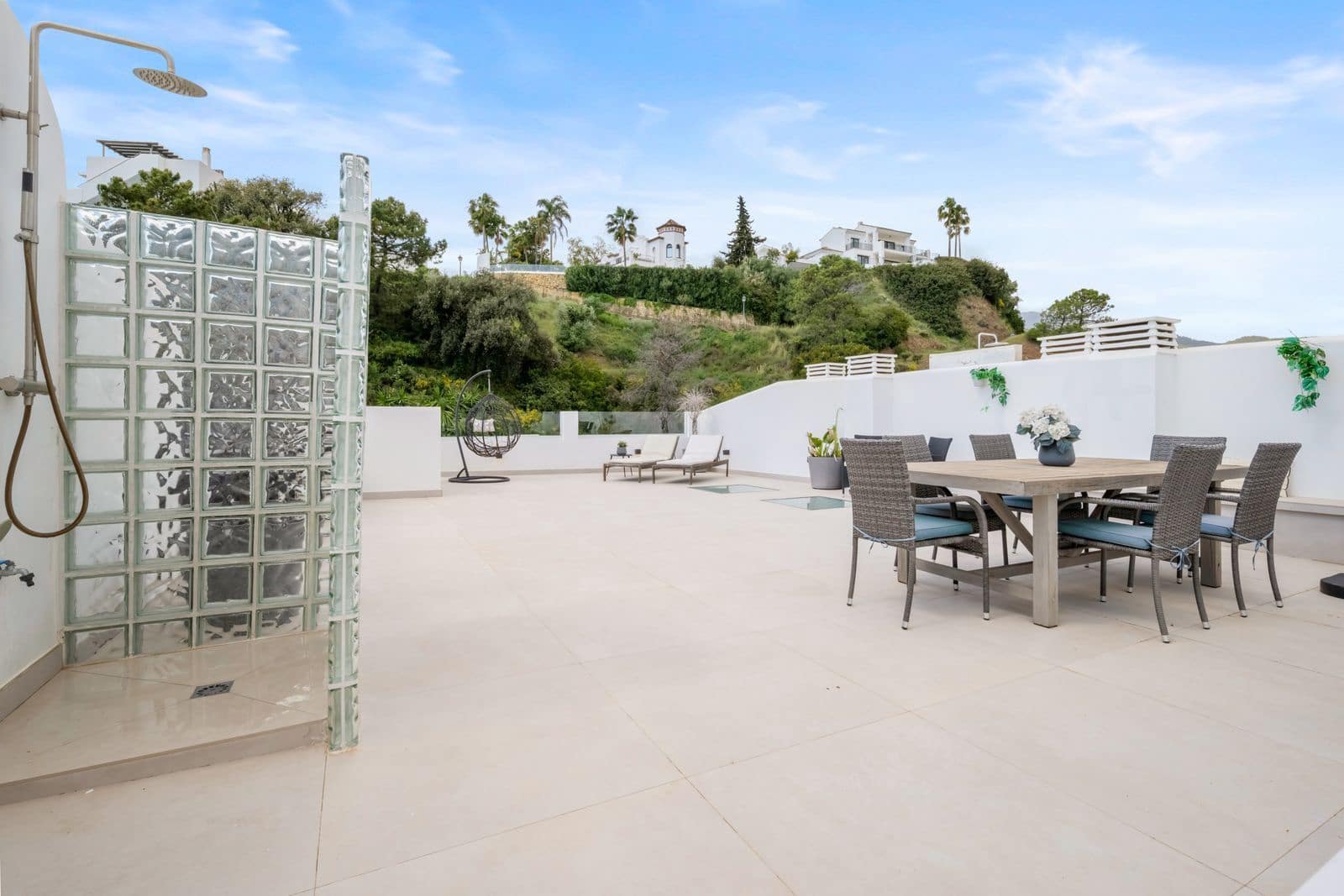 Ático de 2 habitaciones en La Quinta en venta - 769.000 € (Ref: 9738727)