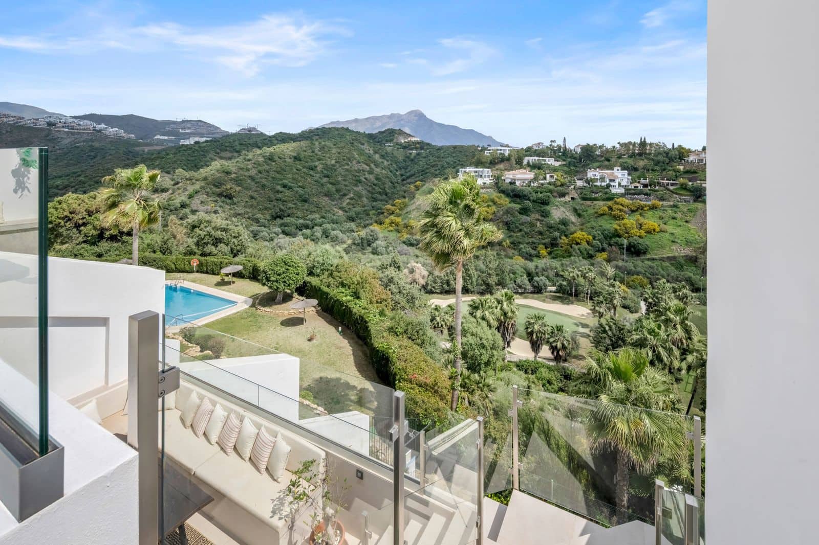 Ático de 2 habitaciones en La Quinta en venta - 769.000 € (Ref: 9738727)