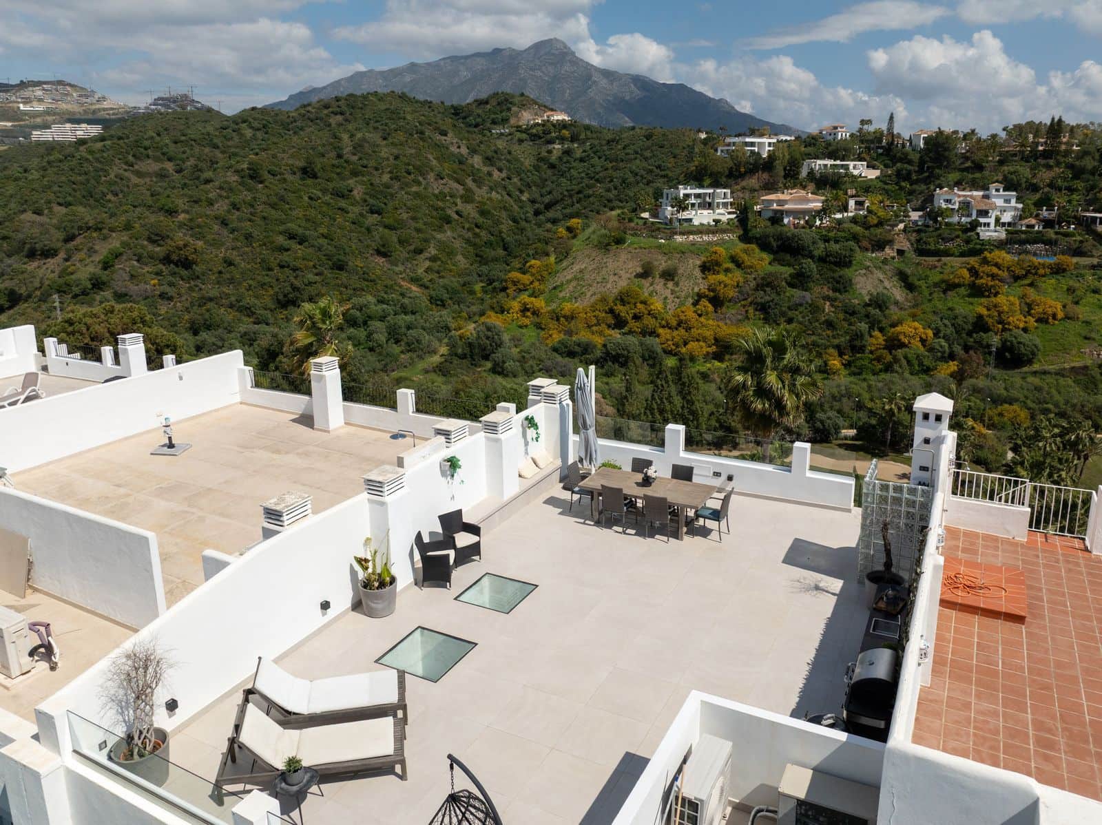 Ático de 2 habitaciones en La Quinta en venta - 769.000 € (Ref: 9738727)