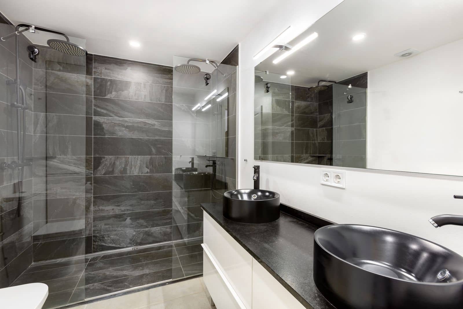 3 bedroom Apartment for sale in Nueva Andalucia - € 575,000 (Ref: 9738728)