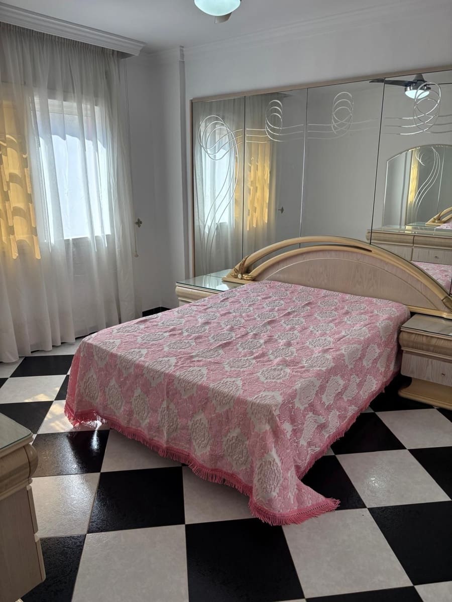 Casa de 2 habitaciones en Estepona en venta - 625.900 € (Ref: 9738733)