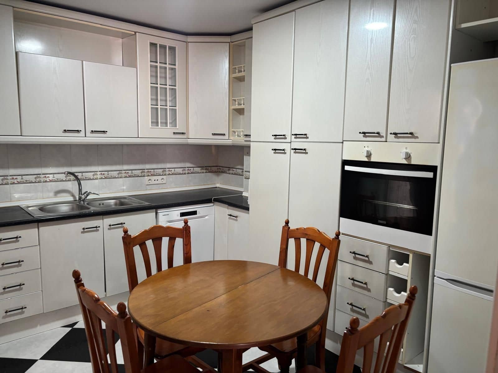 Casa de 2 habitaciones en Estepona en venta - 625.900 € (Ref: 9738733)