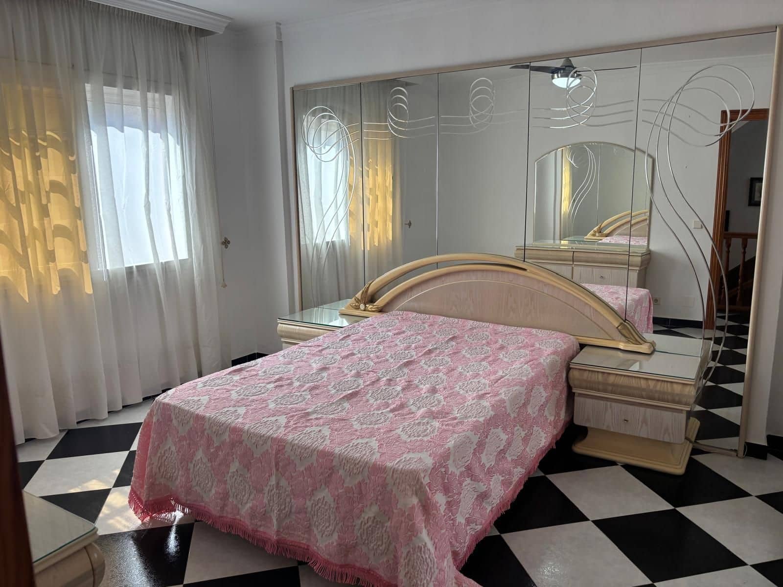 Casa de 2 habitaciones en Estepona en venta - 625.900 € (Ref: 9738733)