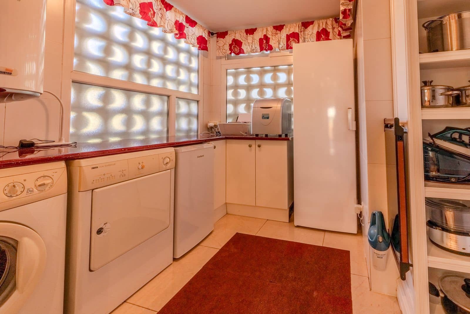 Apartamento de 2 habitaciones en Puerto Banus en venta - 879.000 € (Ref: 9738736)