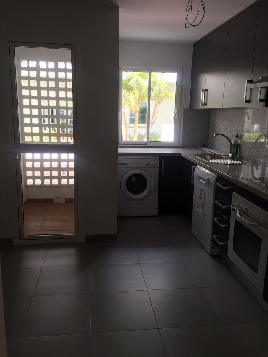 4 bedroom Apartment for sale in Estepona - € 420,000 (Ref: 9738737)