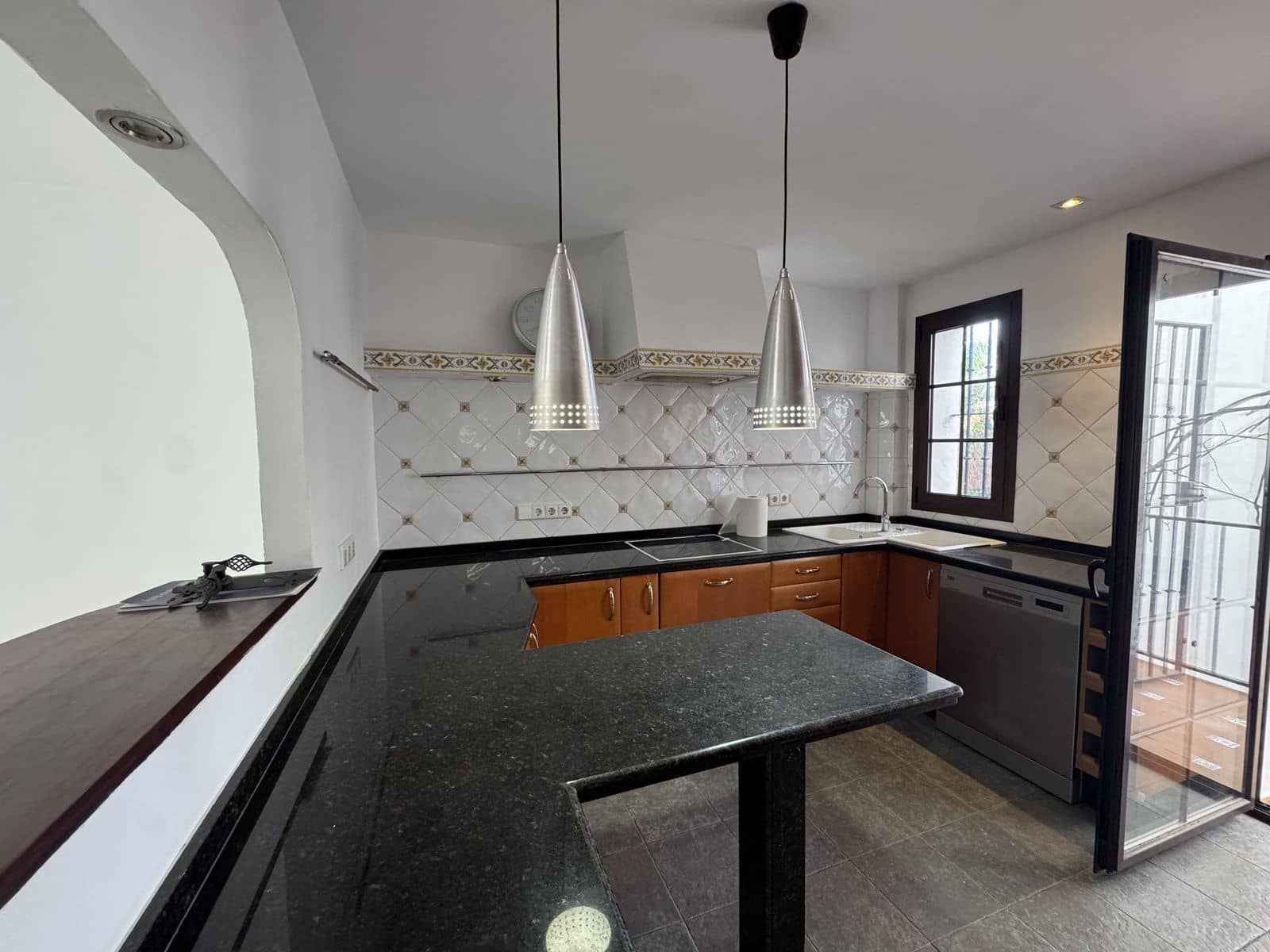 7 soveværelse Byhus til salg i Marbella - € 990.000 (Ref: 9738738)