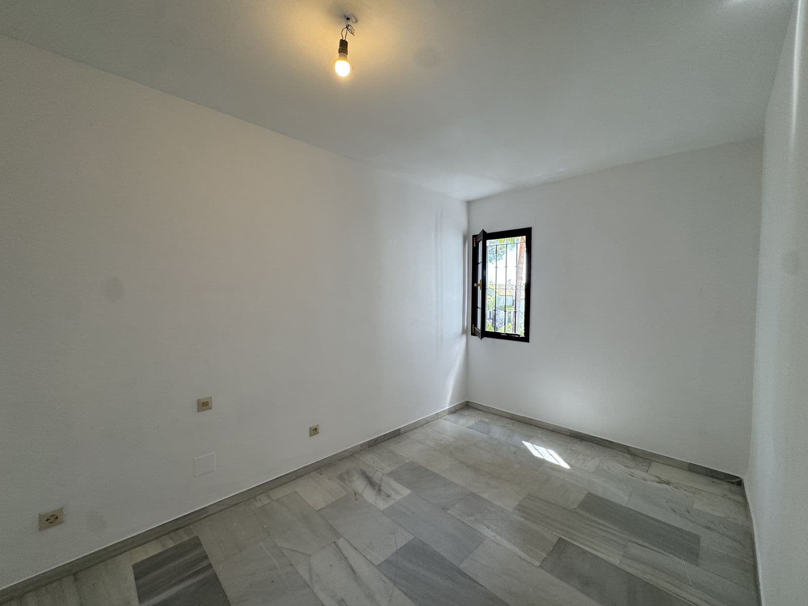 7 soveværelse Byhus til salg i Marbella - € 990.000 (Ref: 9738738)