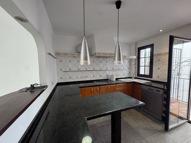 7 soveværelse Byhus til salg i Marbella - € 990.000 (Ref: 9738738)