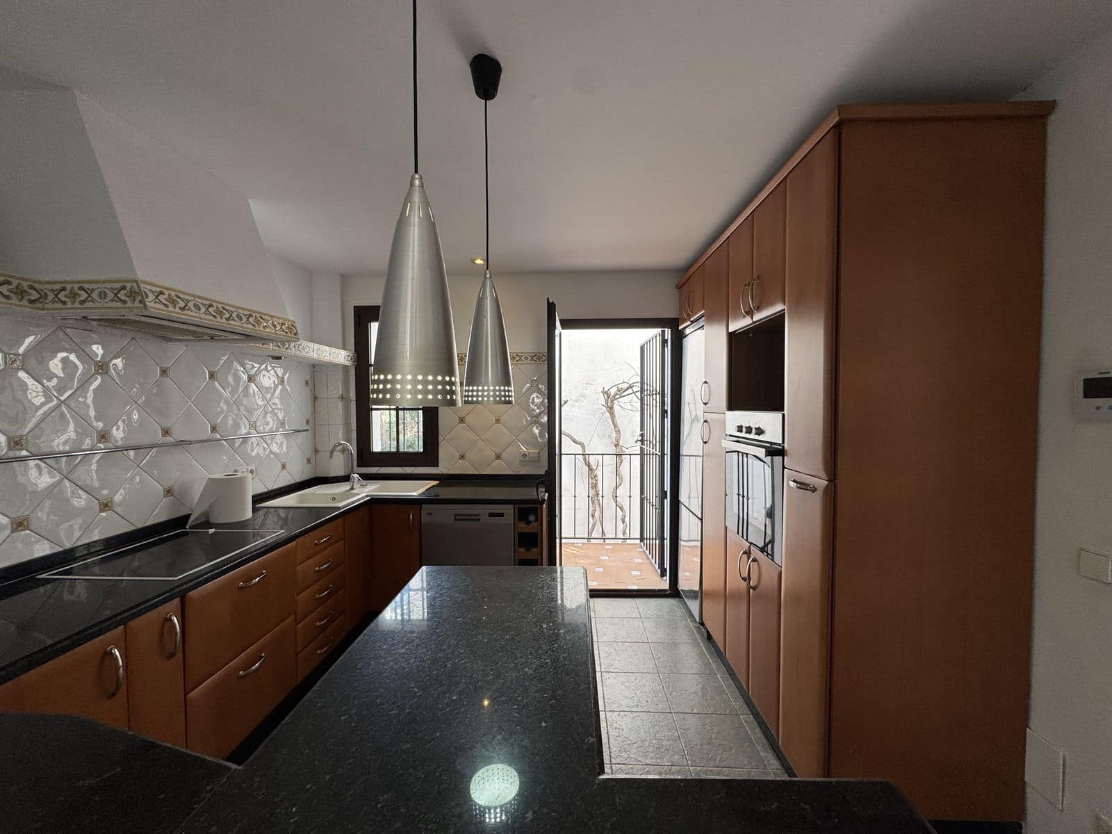 7 soveværelse Byhus til salg i Marbella - € 990.000 (Ref: 9738738)