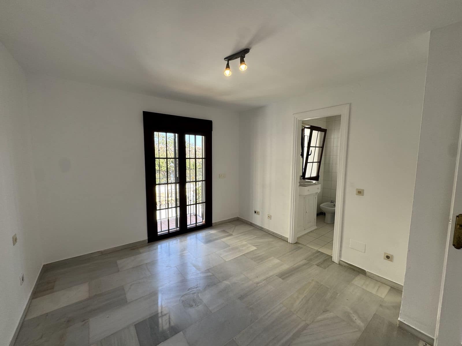 7 soveværelse Byhus til salg i Marbella - € 990.000 (Ref: 9738738)