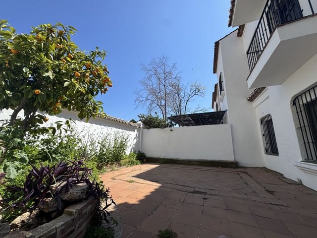 7 soveværelse Byhus til salg i Marbella - € 990.000 (Ref: 9738738)