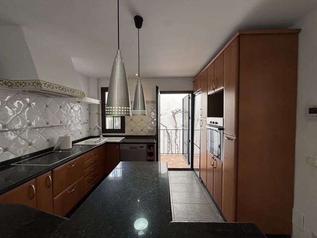 7 soveværelse Byhus til salg i Marbella - € 990.000 (Ref: 9738738)