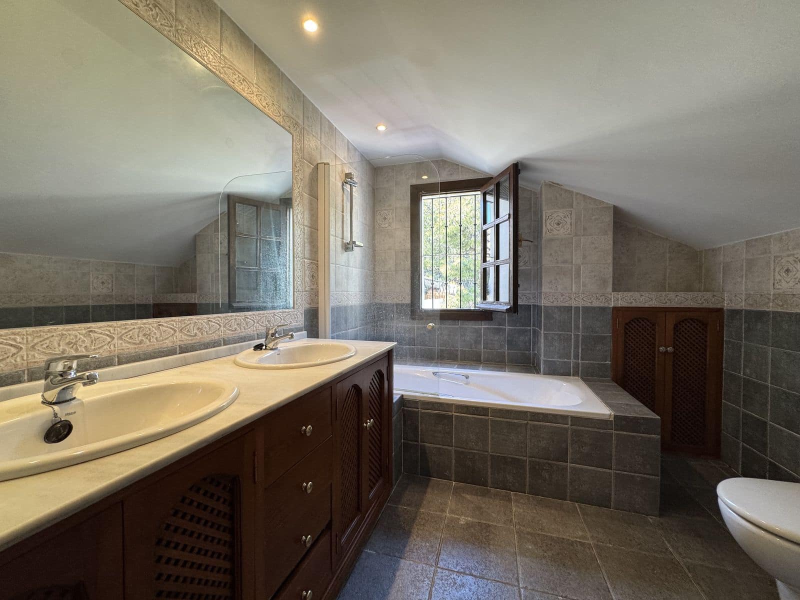 7 soveværelse Byhus til salg i Marbella - € 990.000 (Ref: 9738738)