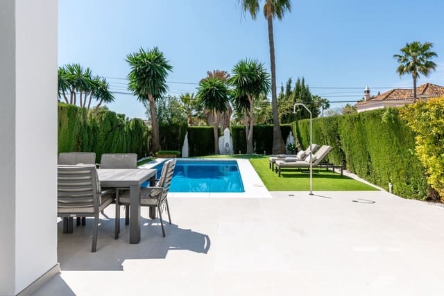 4 bedroom Villa for sale in Cancelada, Estepona - € 925,000 (Ref: 9738741)