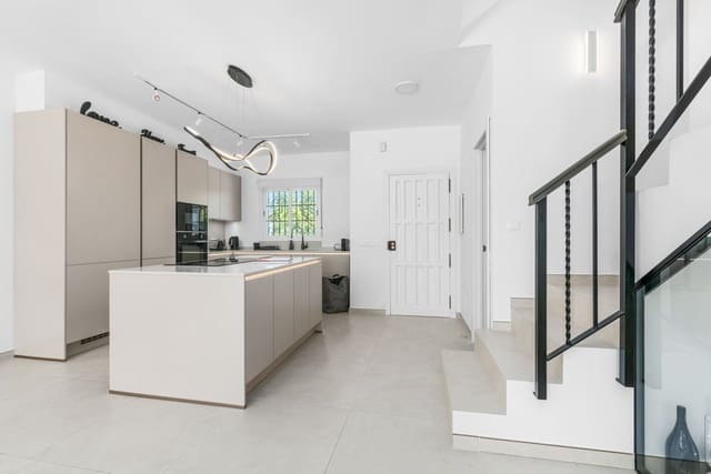 4 bedroom Villa for sale in Cancelada, Estepona - € 925,000 (Ref: 9738741)