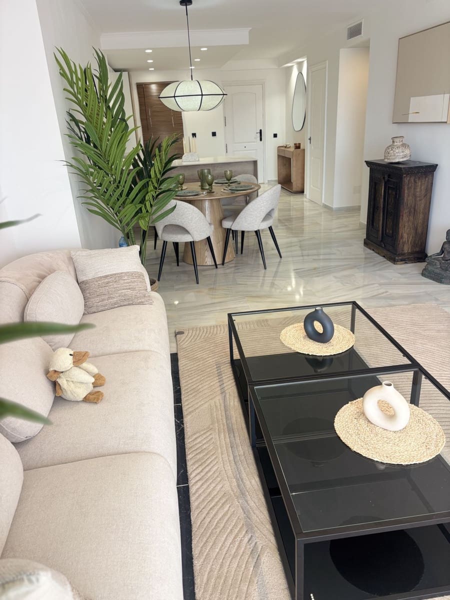 2 bedroom Apartment for sale in Calahonda - € 399,000 (Ref: 9738742)