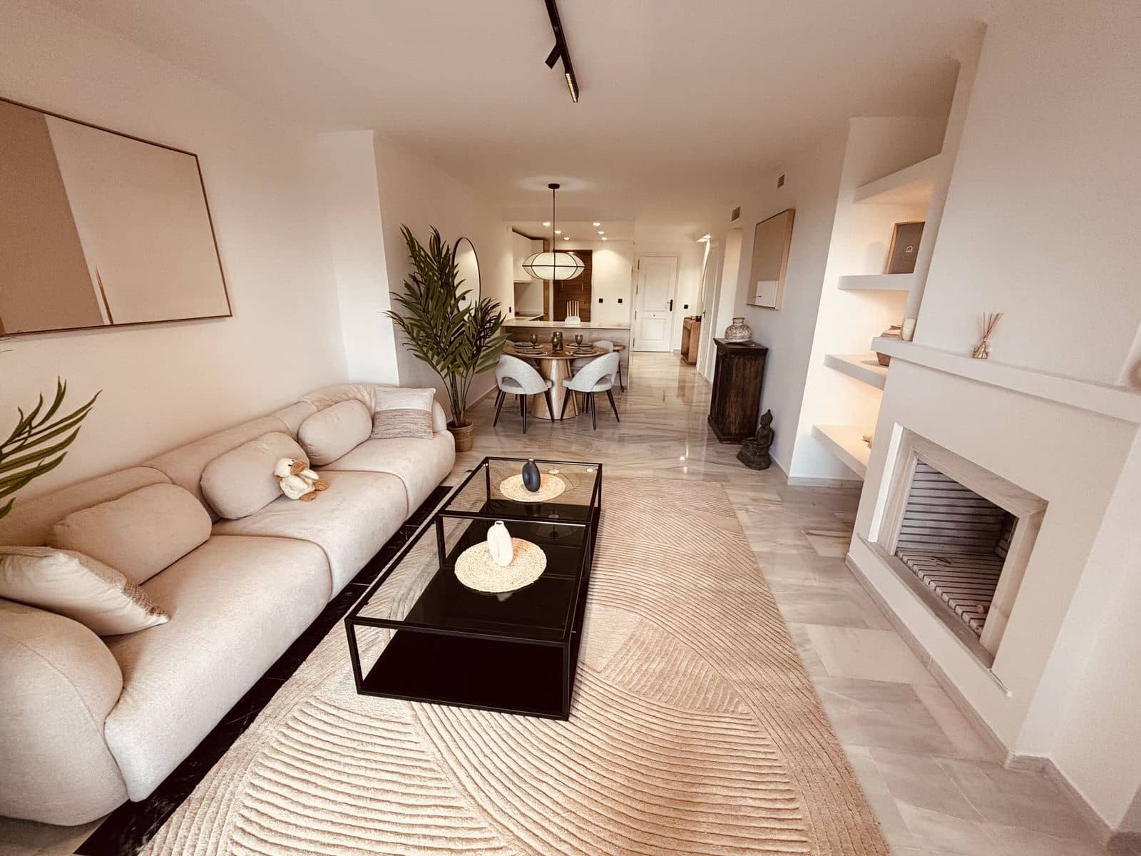 2 bedroom Apartment for sale in Calahonda - € 399,000 (Ref: 9738742)