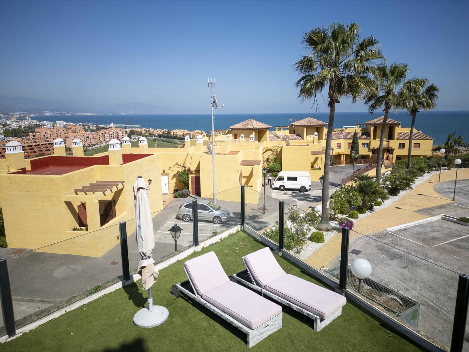 3 bedroom Apartment for sale in La Duquesa / Puerto de la Duquesa - € 375,000 (Ref: 9738754)