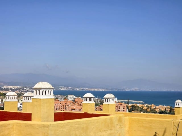 3 bedroom Apartment for sale in La Duquesa / Puerto de la Duquesa, Manilva - € 375,000 (Ref: 9738754)