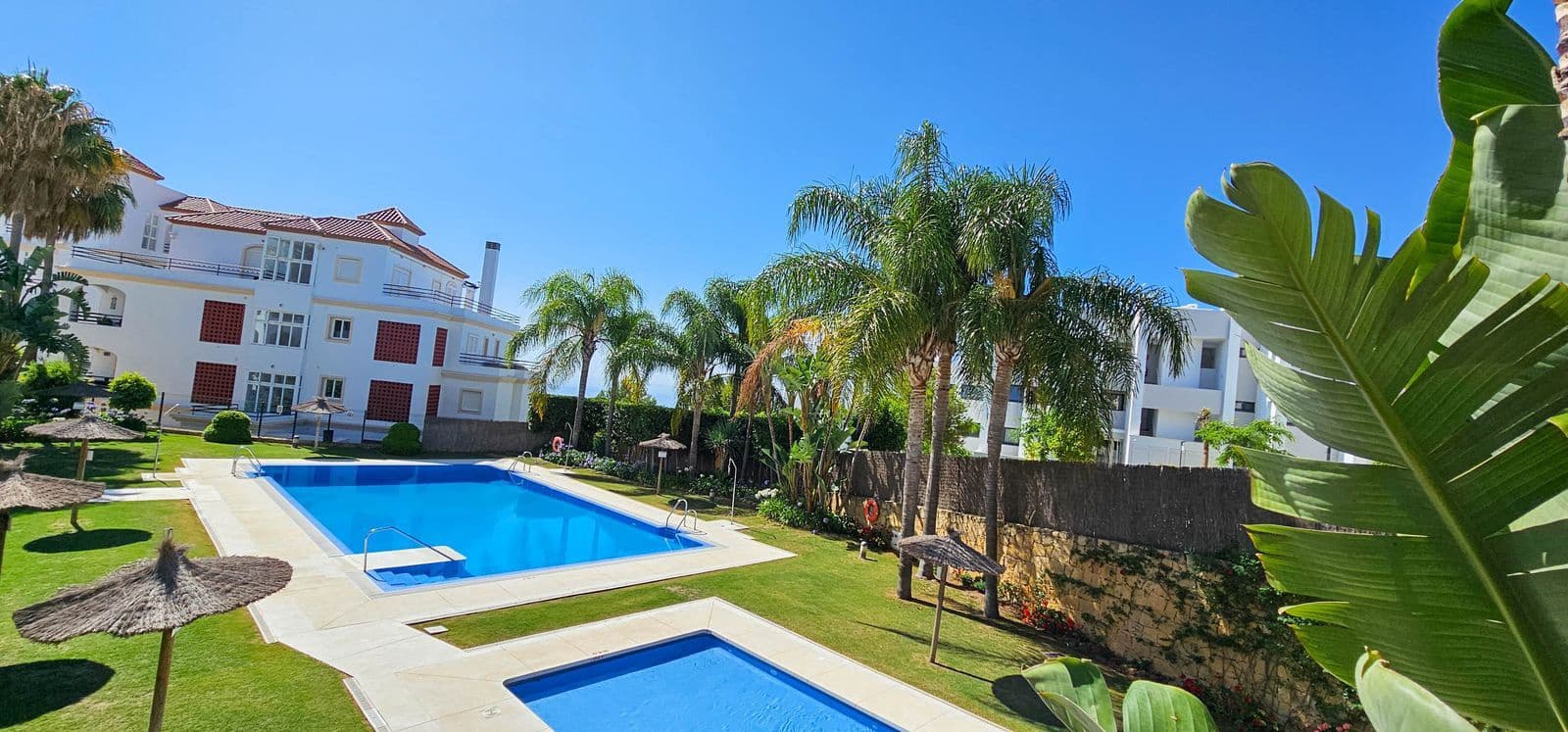 3 bedroom Apartment for sale in La Duquesa / Puerto de la Duquesa - € 375,000 (Ref: 9738754)